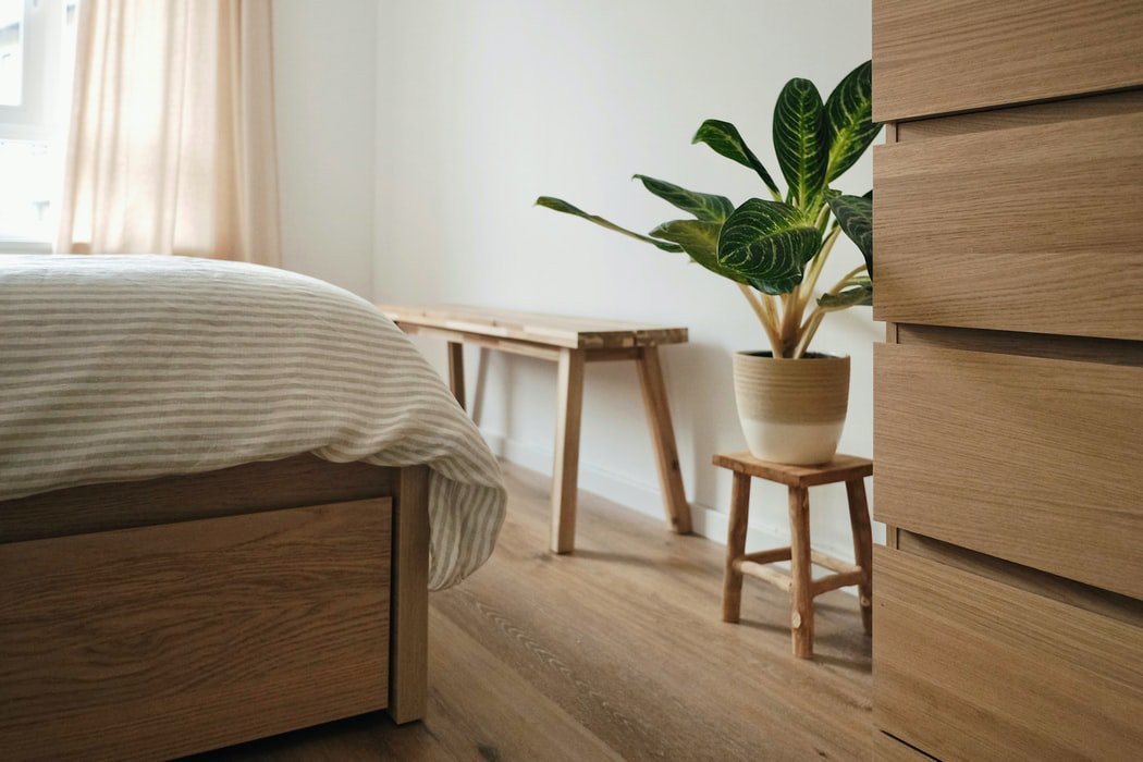 Der neue Trend: Wasserbett mit Holzverkleidung